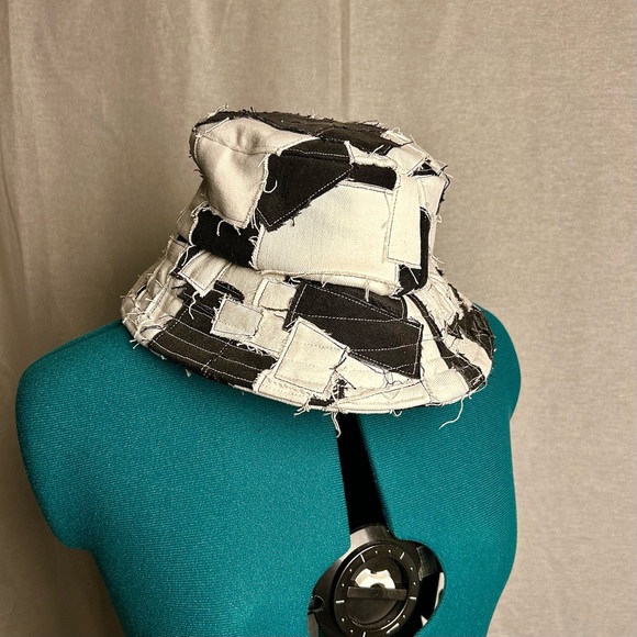 Upcycled denim bucket hat - Picture 2 of 3